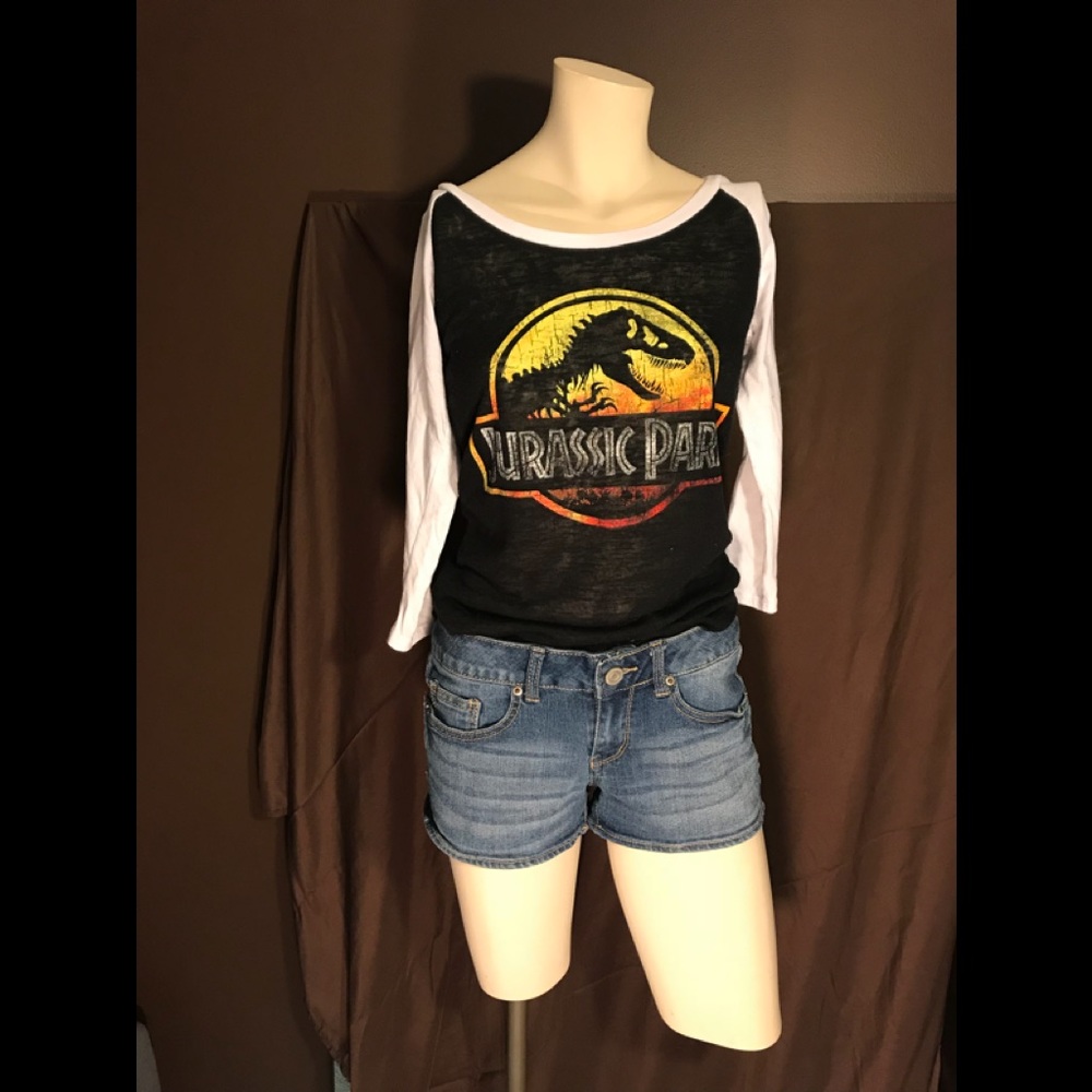 JURASSIC PARK GRAPHIC TEE- Size SMALL